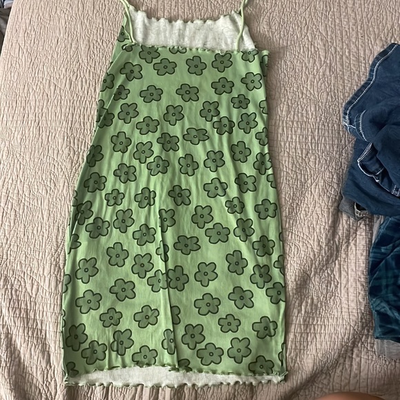 medium olive colores sized dress with dark green floral prints all over. - Picture 2 of 2